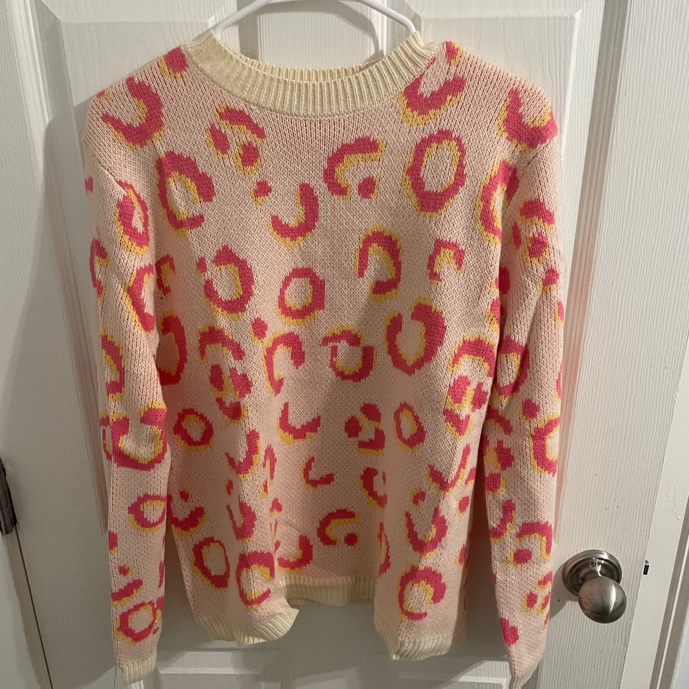 Pink and White Leopard Sweater Size M